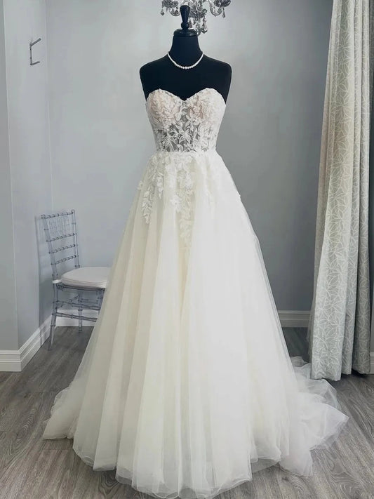 Romantic A Line Sweetheart Strapless Fitted Back Floor Length Wedding Dress